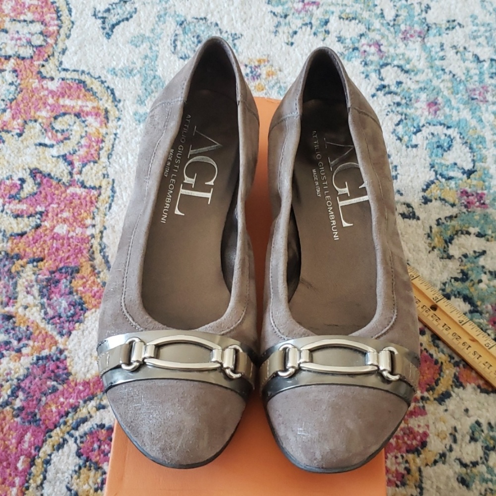 Italian suede shoes in tan and silver